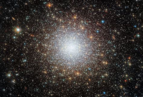 N­G­C­ ­2­2­1­0­’­u­n­ ­A­n­t­i­k­ ­Y­ı­l­d­ı­z­l­a­r­ı­ ­H­u­b­b­l­e­ ­T­a­r­a­f­ı­n­d­a­n­ ­A­ç­ı­ğ­a­ ­Ç­ı­k­a­r­ı­l­d­ı­